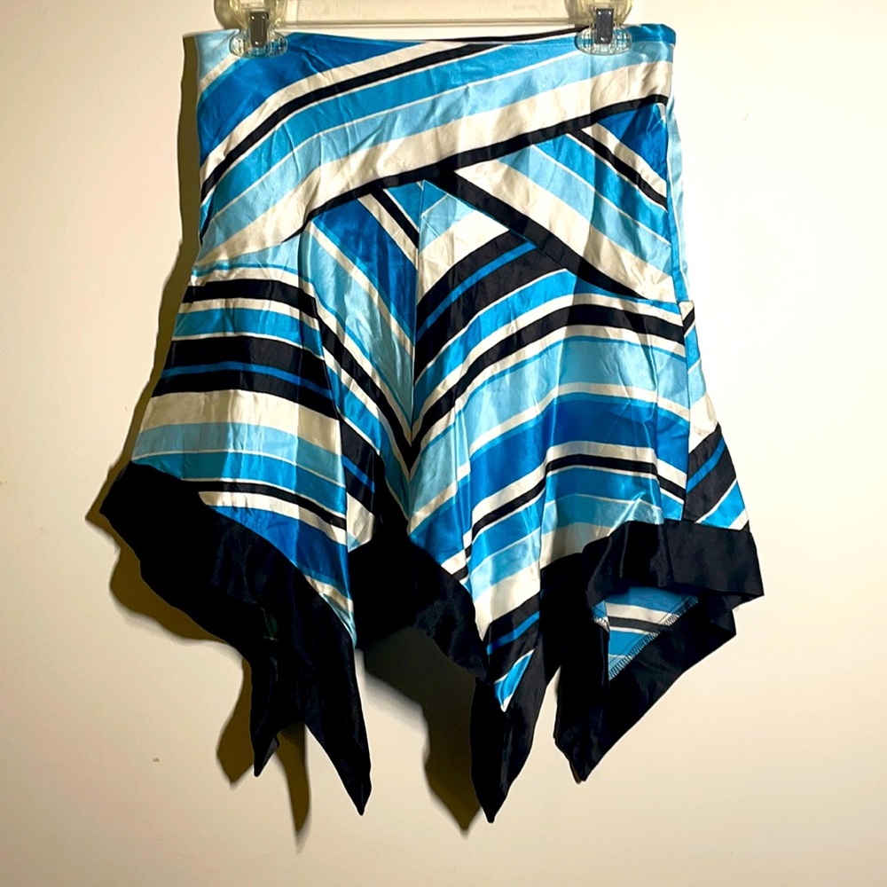 Bebe silk skirt beautiful for summer barley used size S
